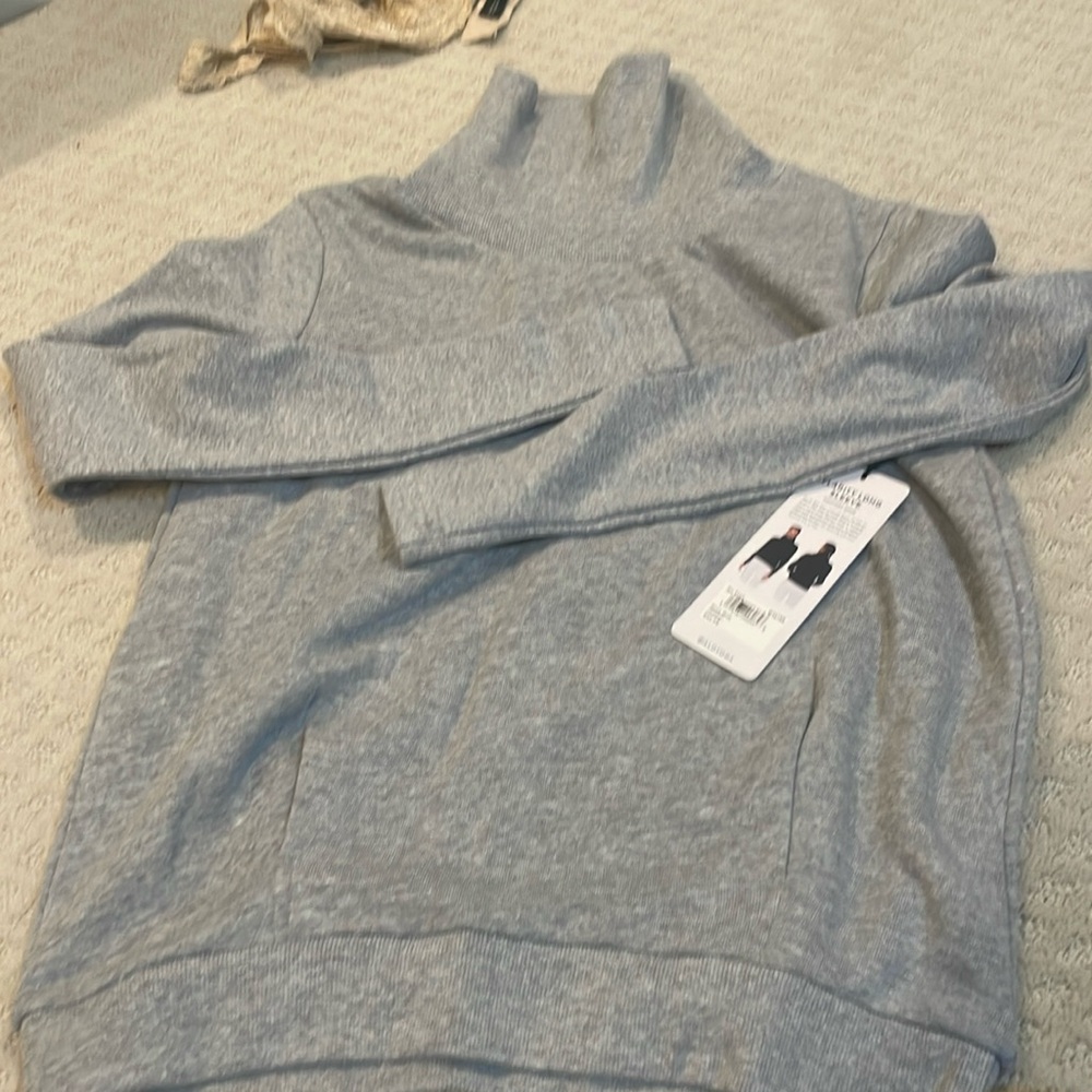 NWT ALO YOGA Clarity Long Sleeve top, size XS.